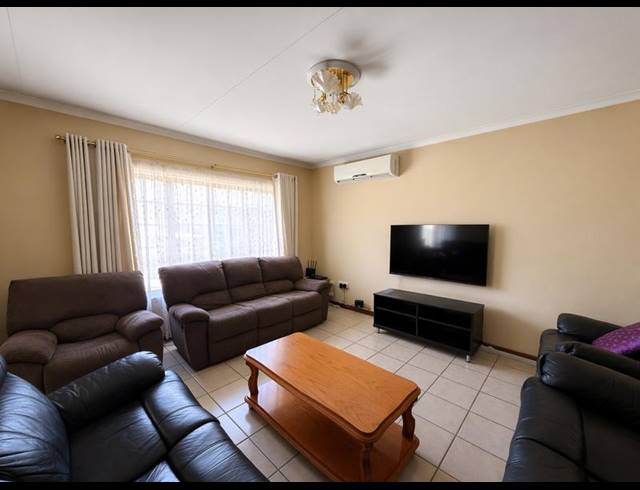 3 BEDROOM HOUSE FOR SALE IN LINCOLN MEADE